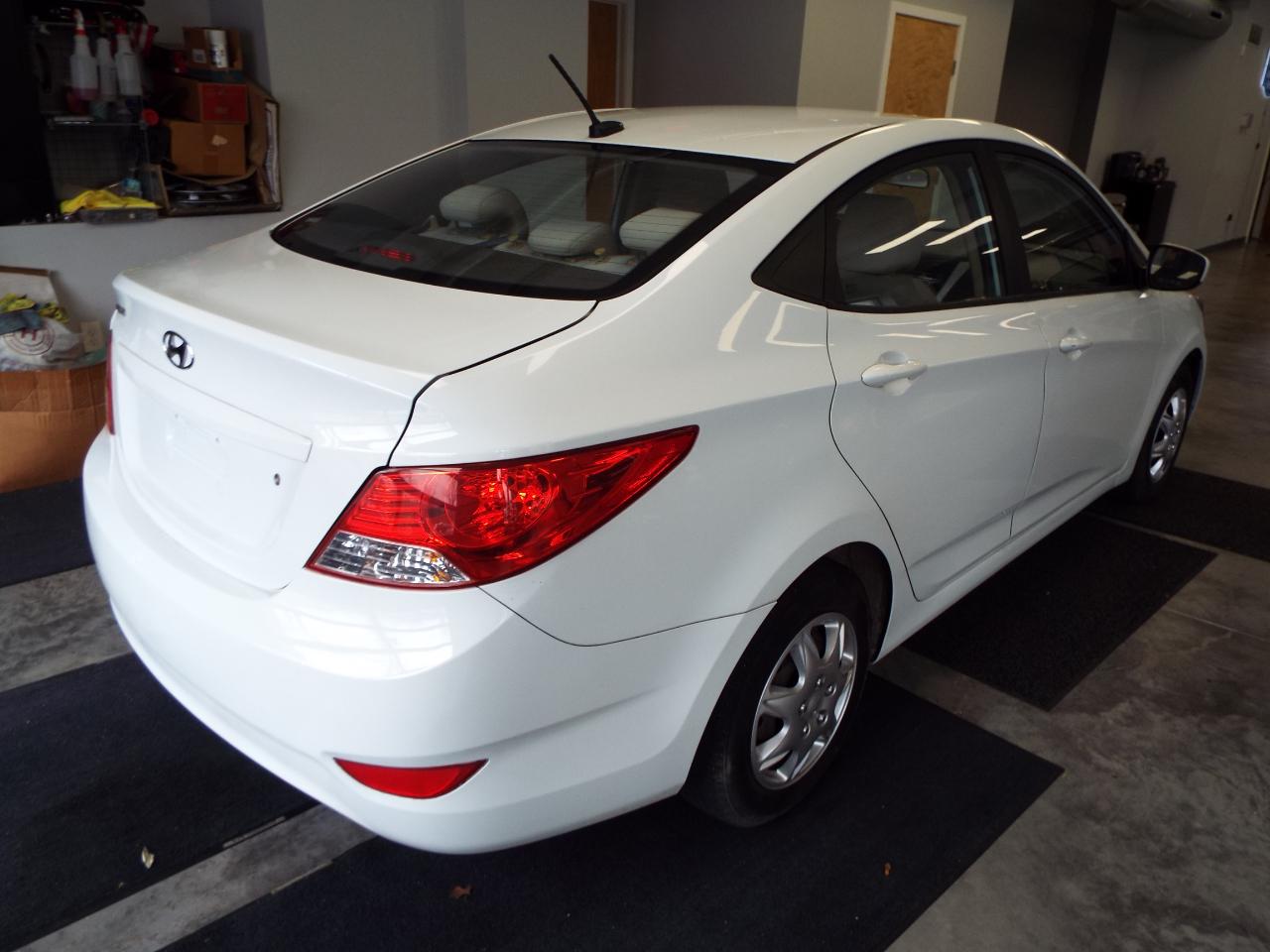Hyundai Accent GLS 4-Door 2012