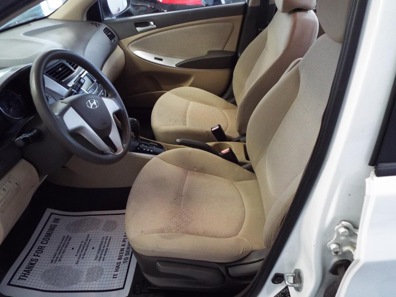 Hyundai Accent GLS 4-Door 2012