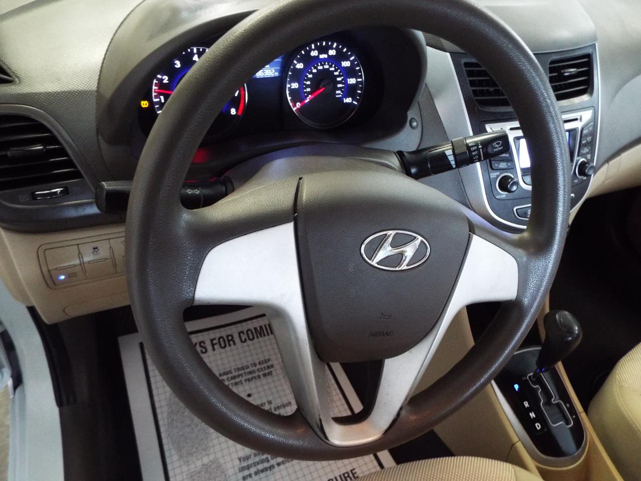 Hyundai Accent GLS 4-Door 2012