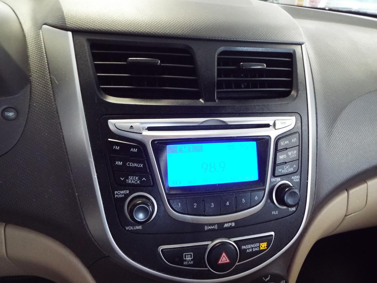 Hyundai Accent GLS 4-Door 2012