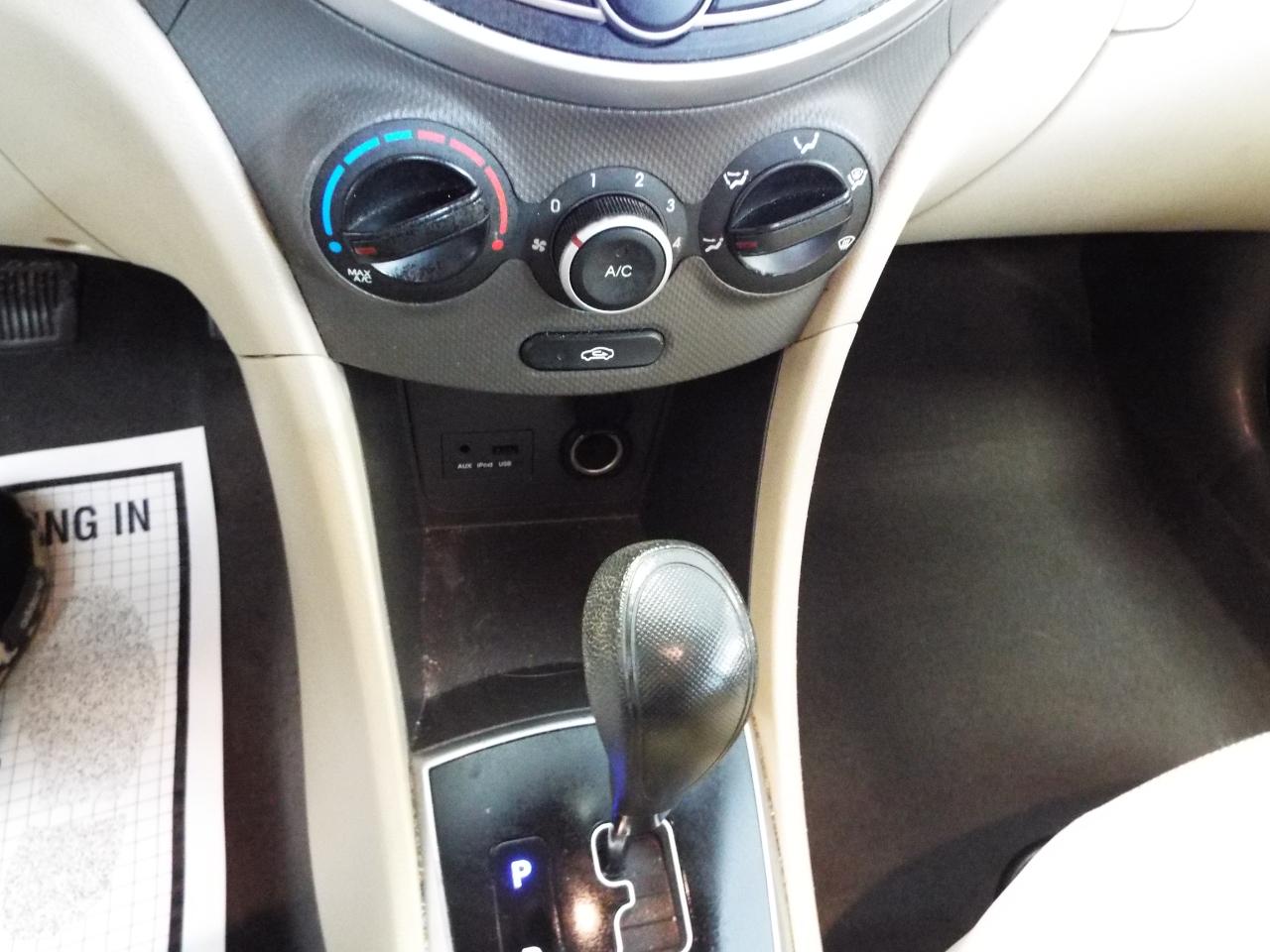 Hyundai Accent GLS 4-Door 2012