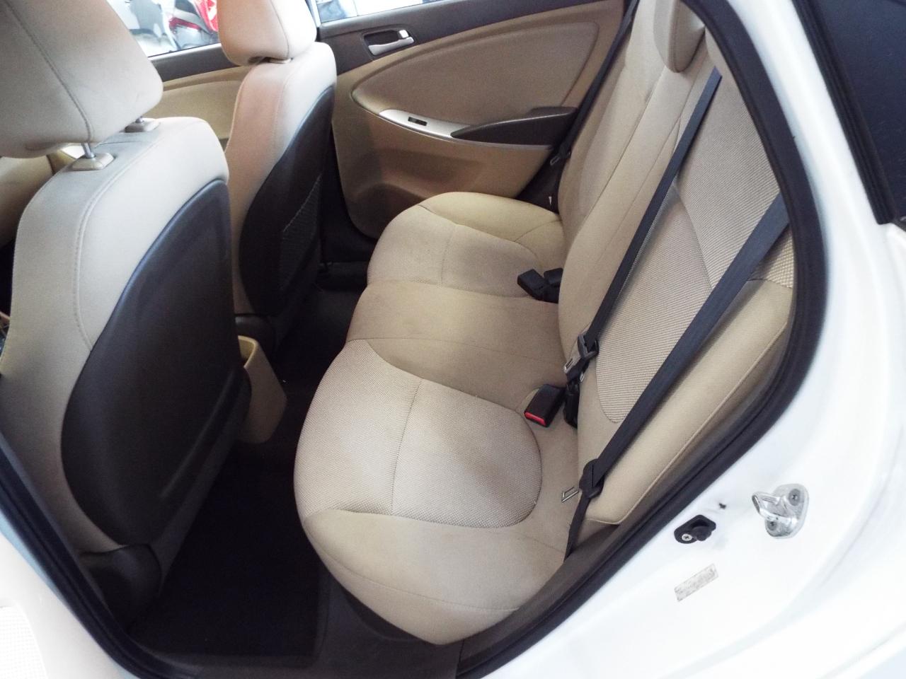 Hyundai Accent GLS 4-Door 2012