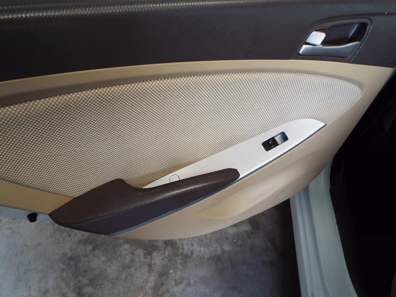 Hyundai Accent GLS 4-Door 2012