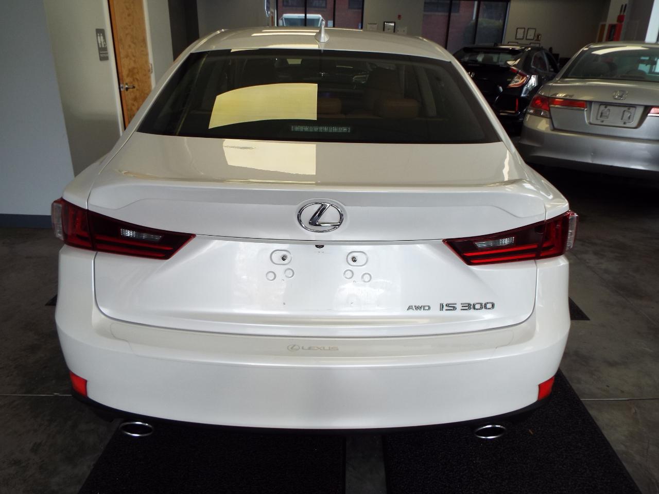 Lexus IS 300 AWD 2016