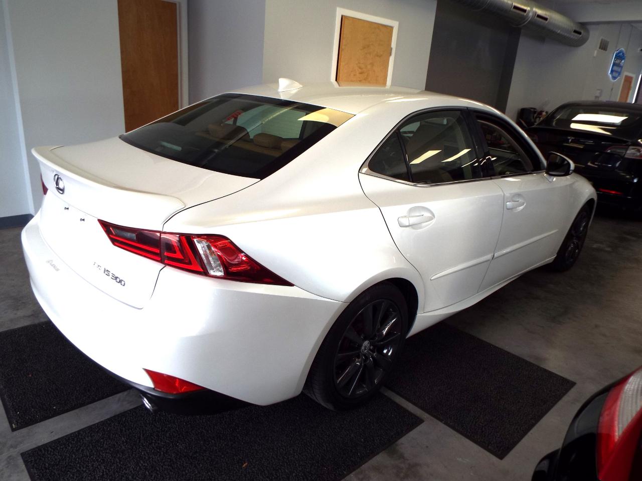 Lexus IS 300 AWD 2016