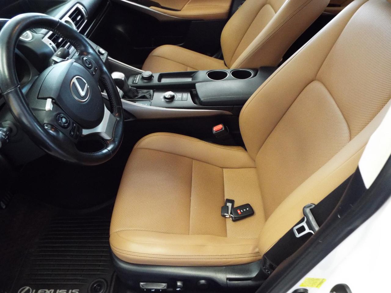 Lexus IS 300 AWD 2016