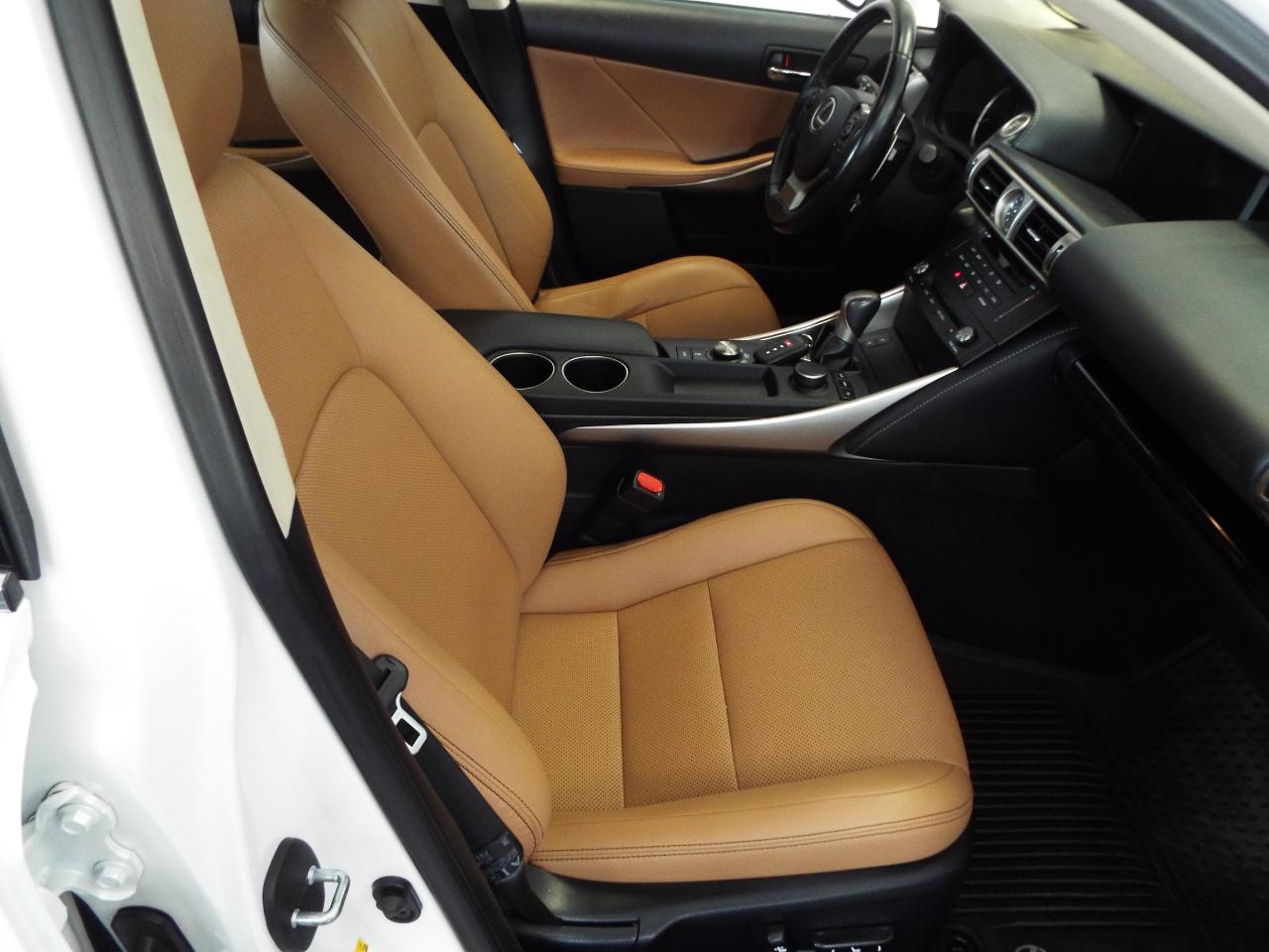 Lexus IS 300 AWD 2016