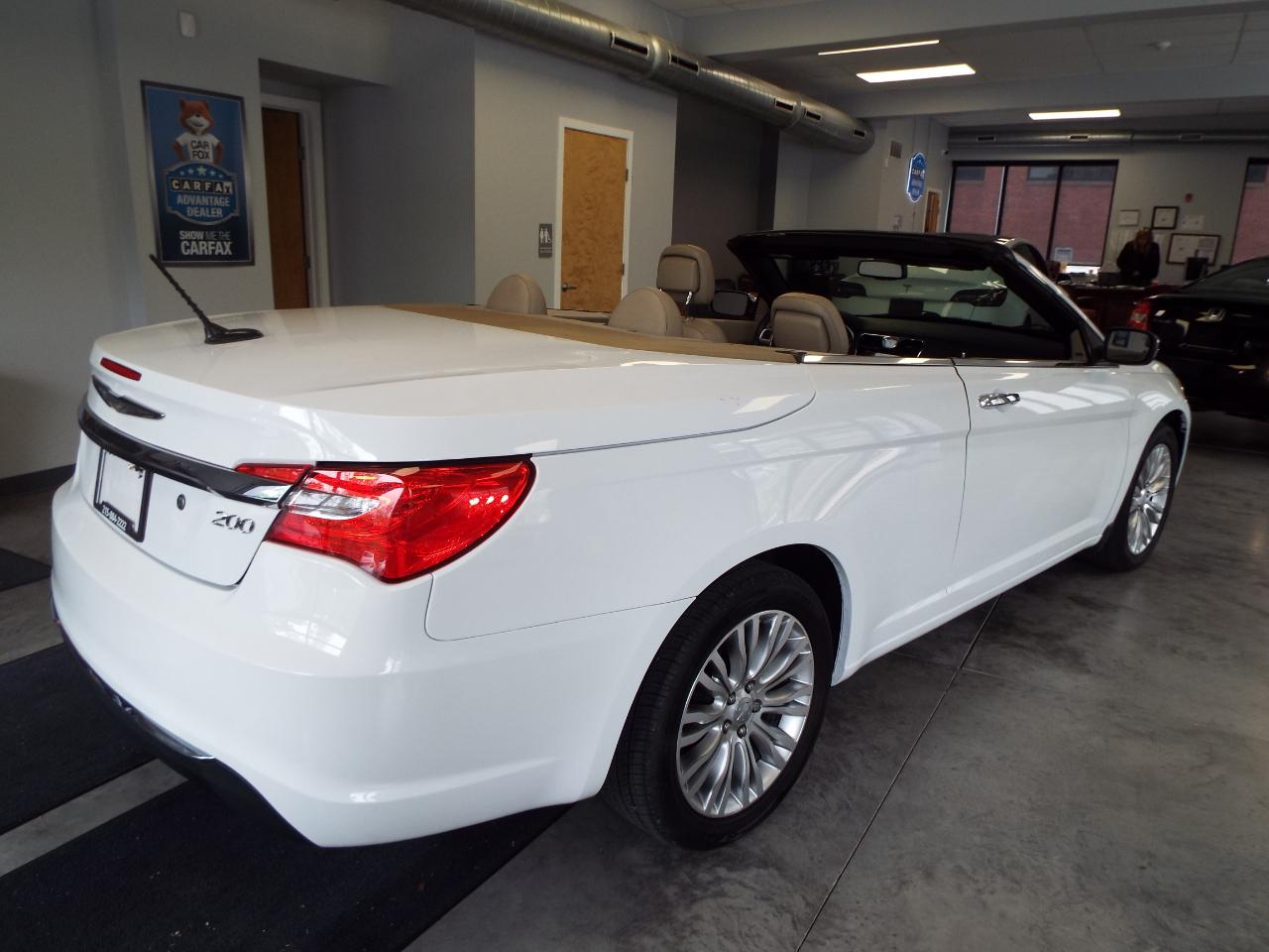 Chrysler 200 Limited Convertible 2011