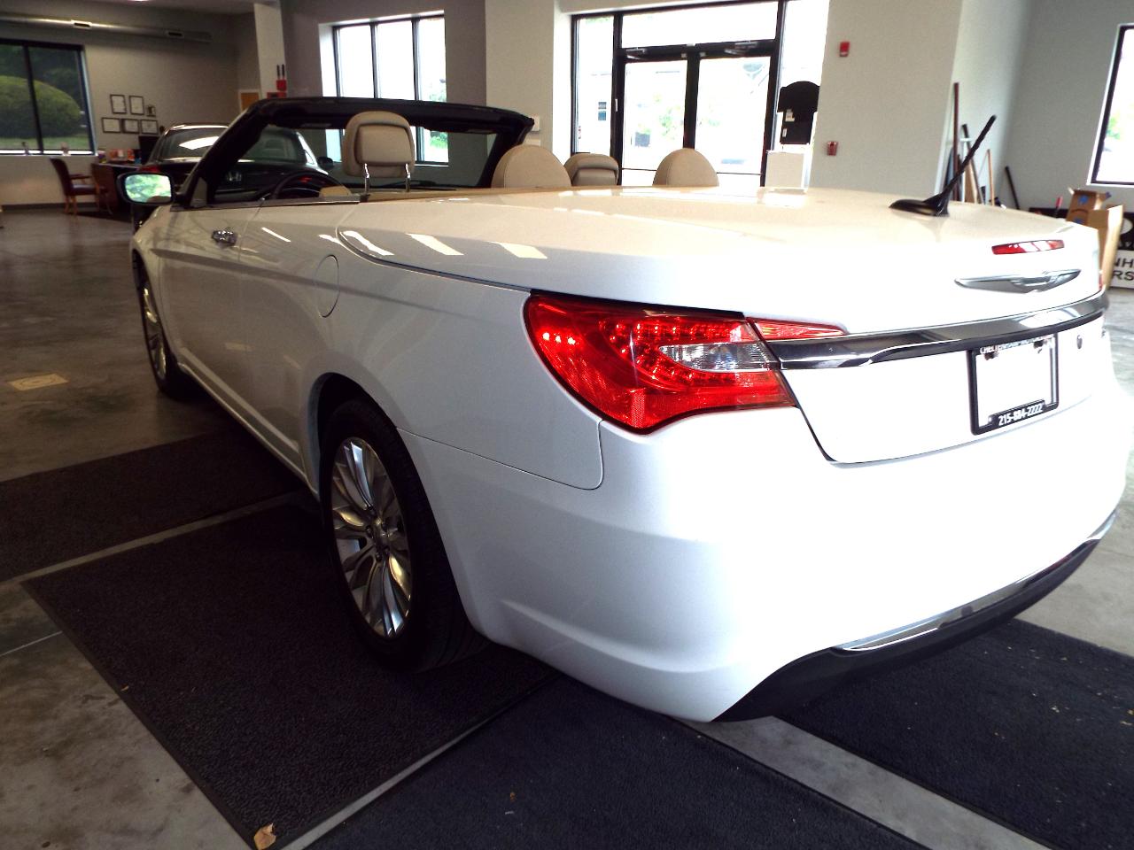 Chrysler 200 Limited Convertible 2011