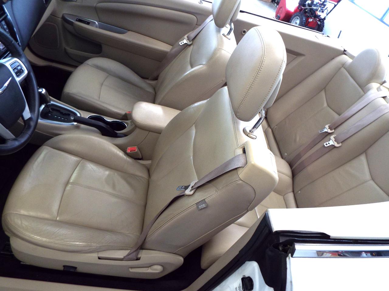 Chrysler 200 Limited Convertible 2011