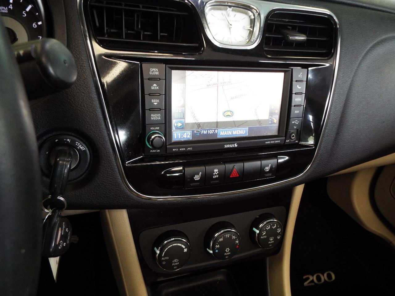 Chrysler 200 Limited Convertible 2011