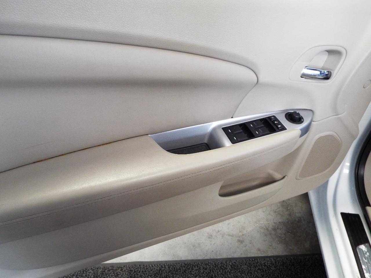 Chrysler 200 Limited Convertible 2011