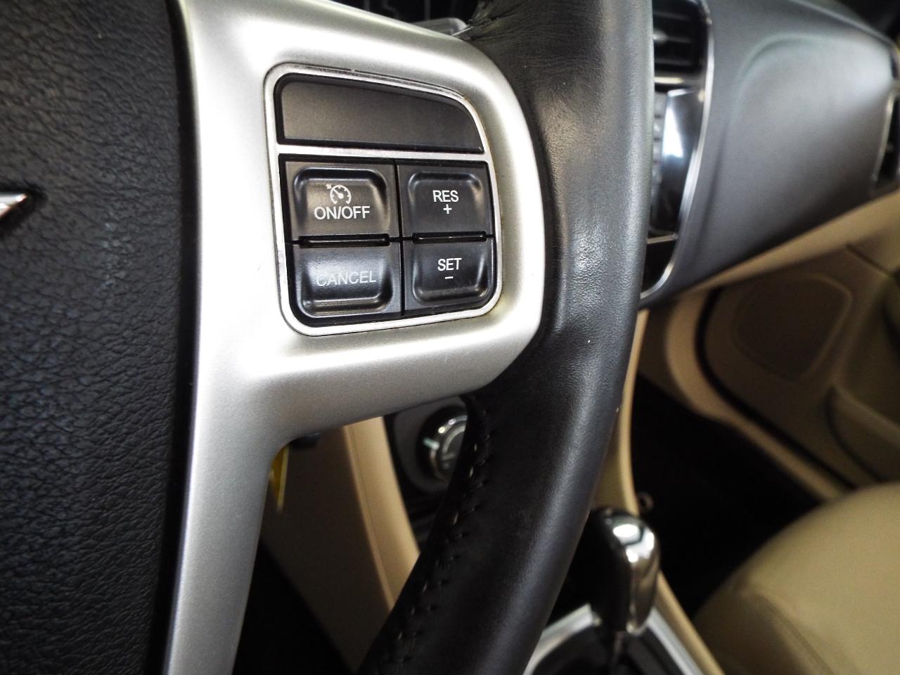 Chrysler 200 Limited Convertible 2011