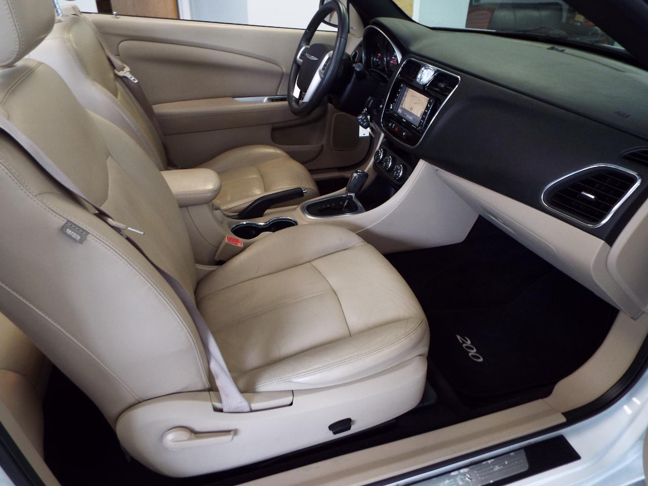 Chrysler 200 Limited Convertible 2011