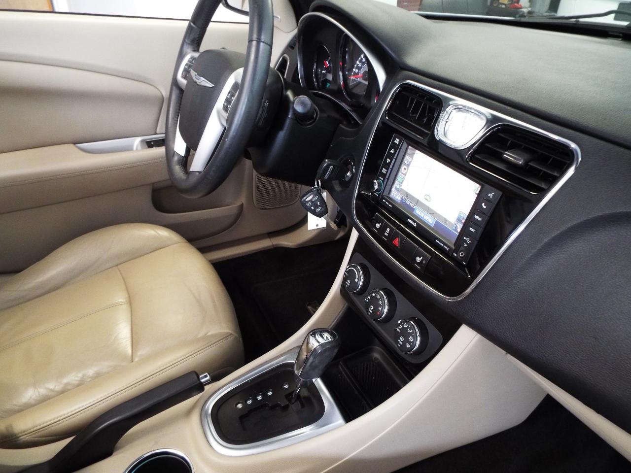 Chrysler 200 Limited Convertible 2011