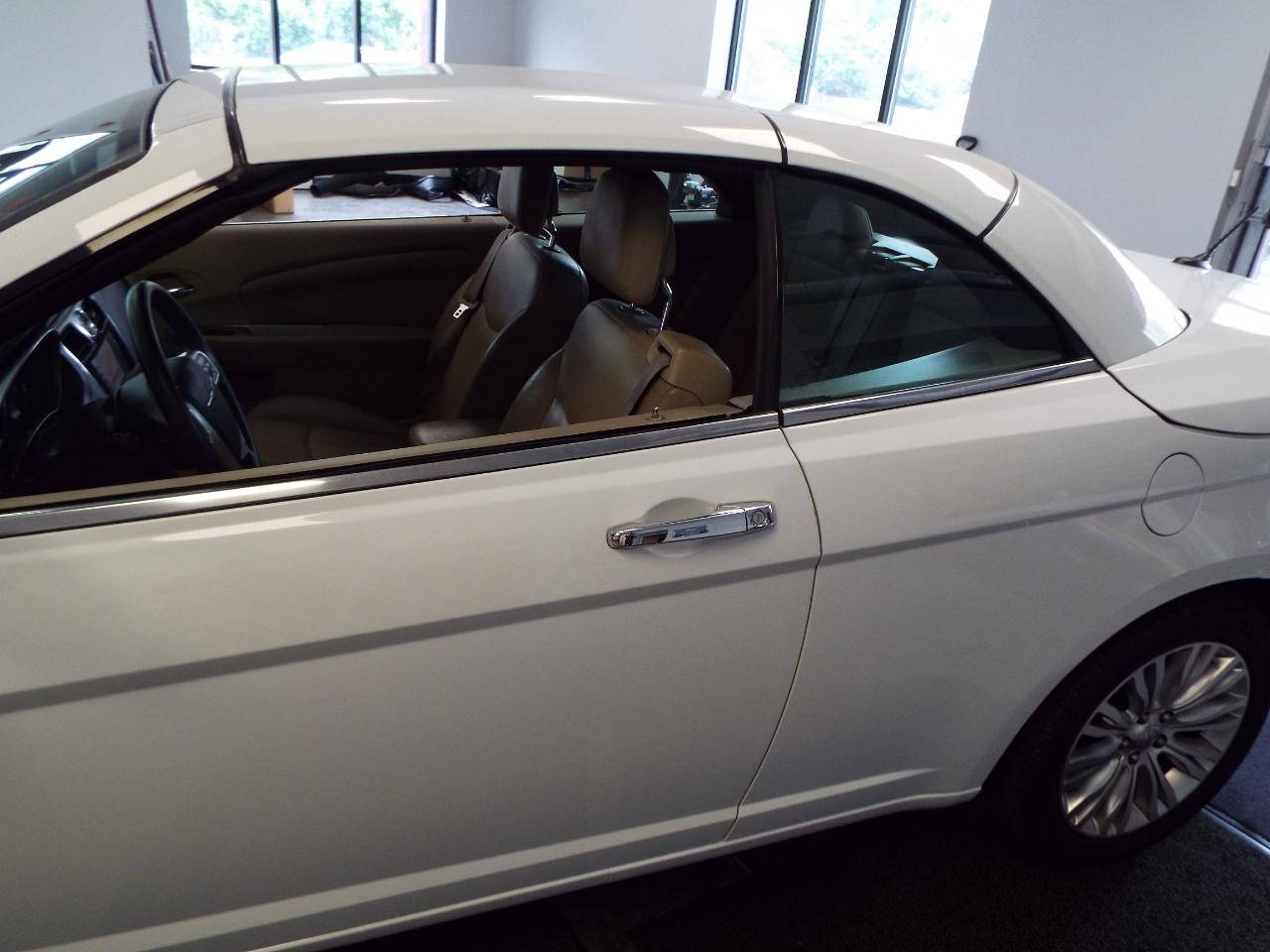 Chrysler 200 Limited Convertible 2011