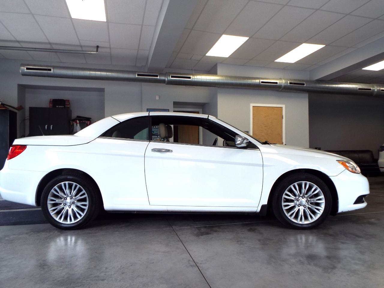 Chrysler 200 Limited Convertible 2011