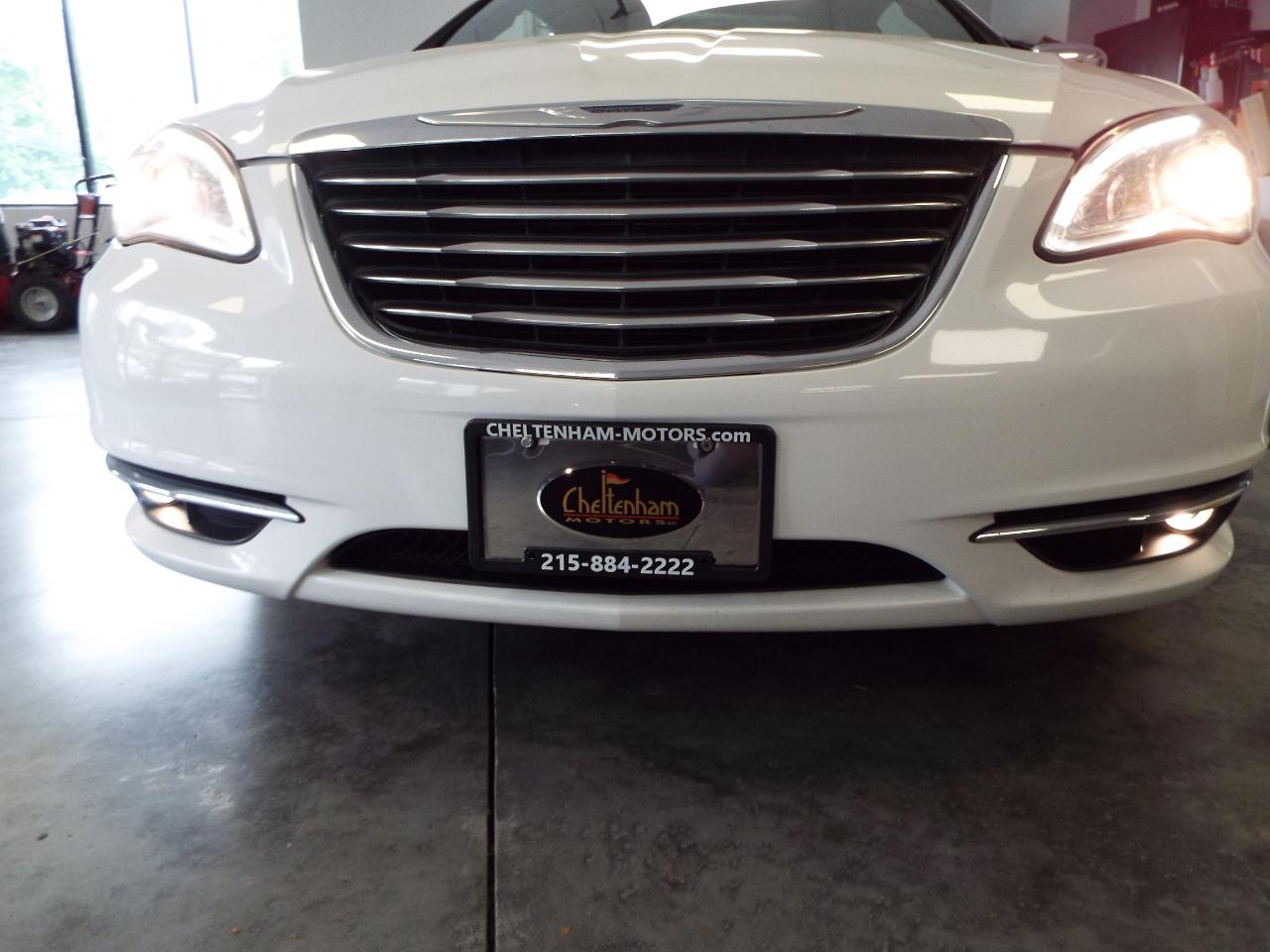 Chrysler 200 Limited Convertible 2011