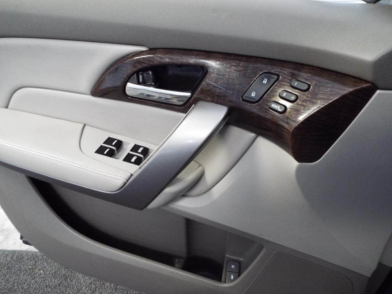 Acura MDX 6-Spd AT w/Tech Package 2011
