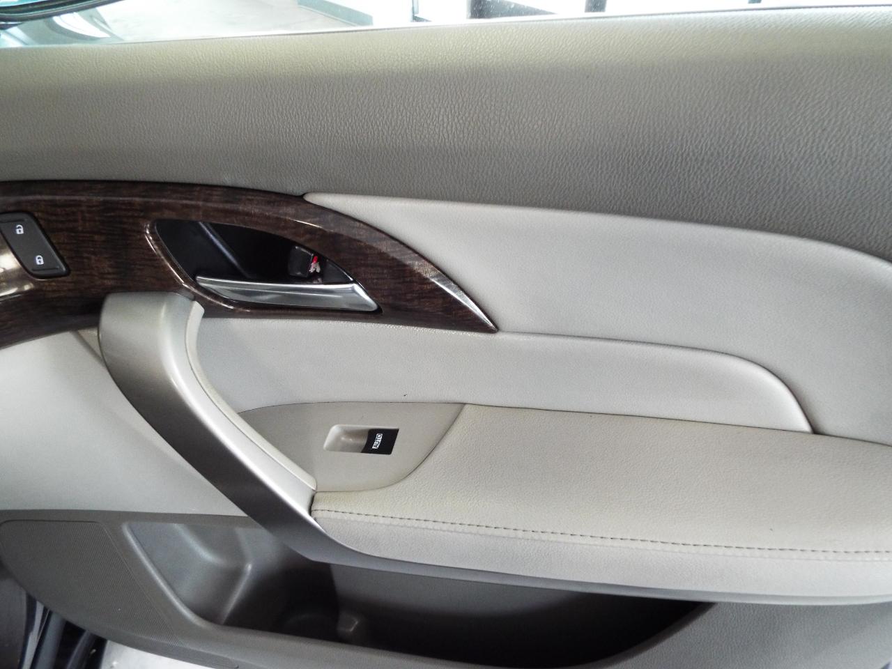 Acura MDX 6-Spd AT w/Tech Package 2011