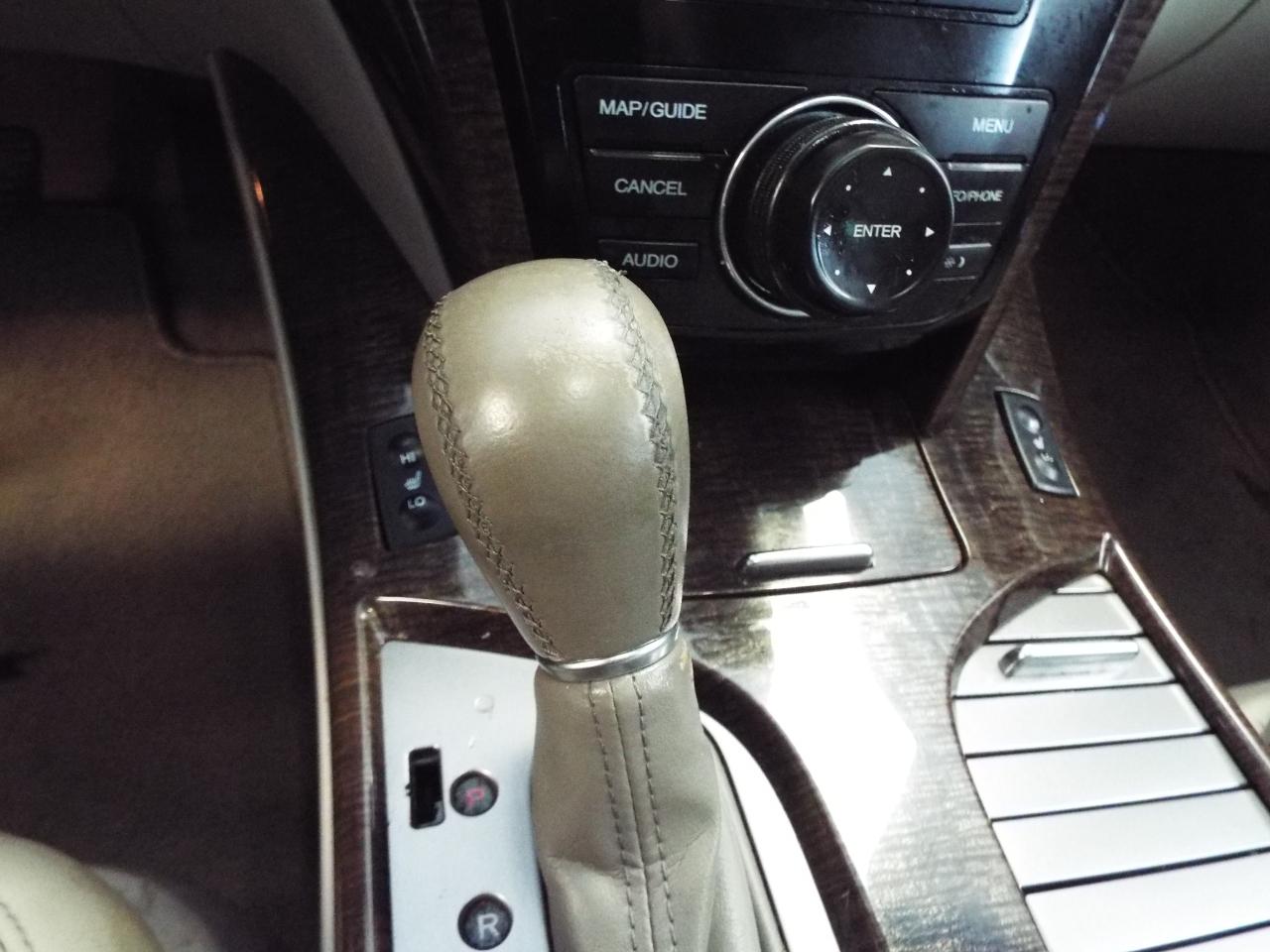 Acura MDX 6-Spd AT w/Tech Package 2011