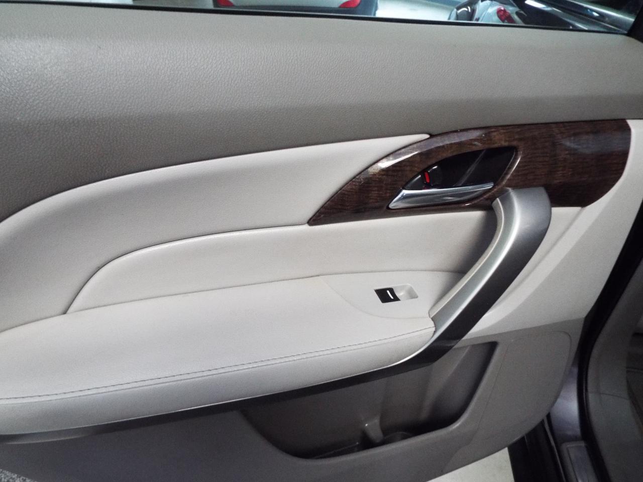 Acura MDX 6-Spd AT w/Tech Package 2011