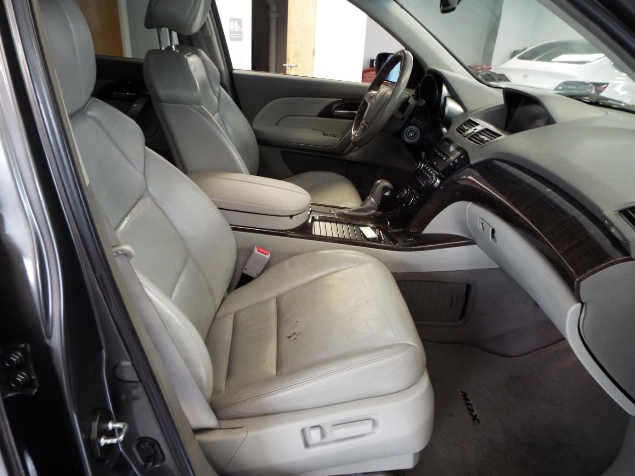 Acura MDX 6-Spd AT w/Tech Package 2011