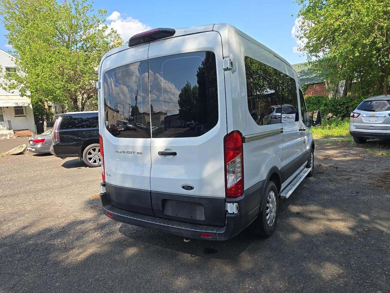 Ford Transit 150 Wagon Med. Roof XL w/Sliding Pass. 130-in. WB 2019