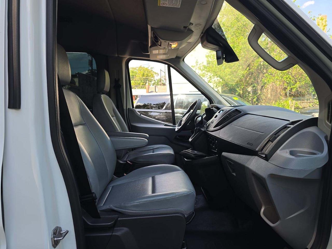 Ford Transit 150 Wagon Med. Roof XL w/Sliding Pass. 130-in. WB 2019