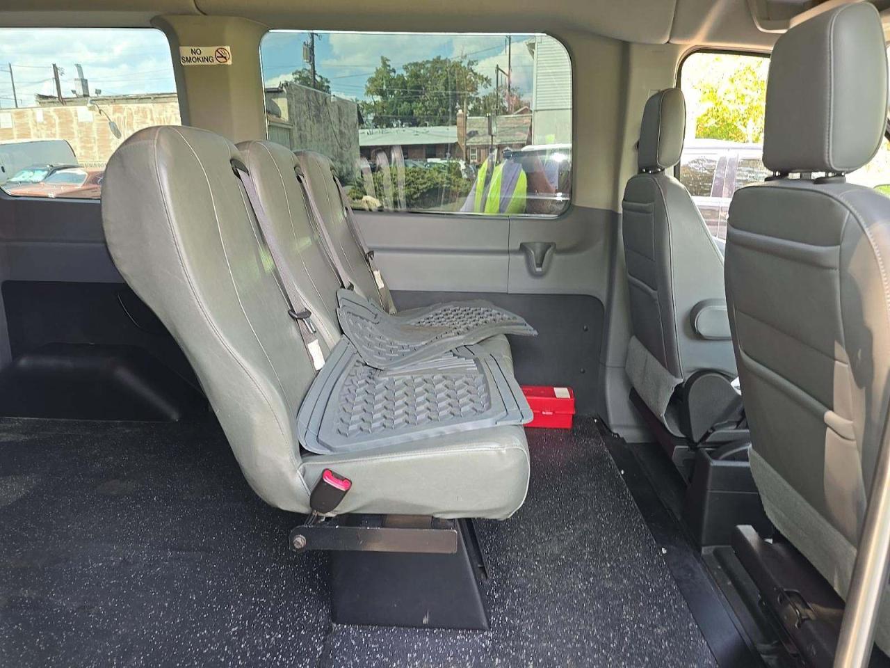 Ford Transit 150 Wagon Med. Roof XL w/Sliding Pass. 130-in. WB 2019