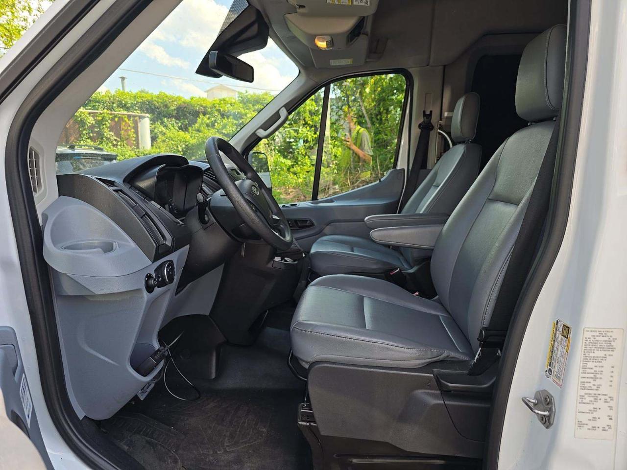 Ford Transit 150 Wagon Med. Roof XL w/Sliding Pass. 130-in. WB 2019
