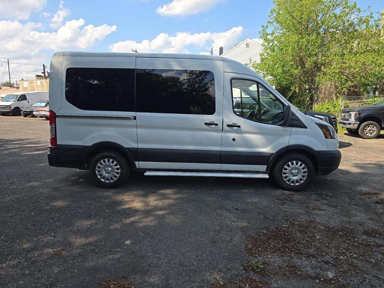 Ford Transit 150 Wagon Med. Roof XL w/Sliding Pass. 130-in. WB 2019