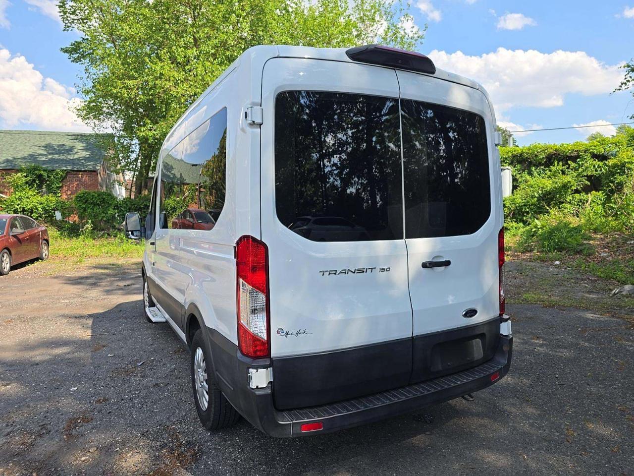 Ford Transit 150 Wagon Med. Roof XL w/Sliding Pass. 130-in. WB 2019
