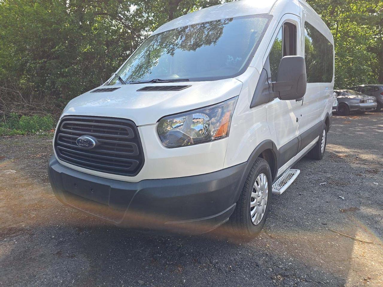 Ford Transit 150 Wagon Med. Roof XL w/Sliding Pass. 130-in. WB 2019