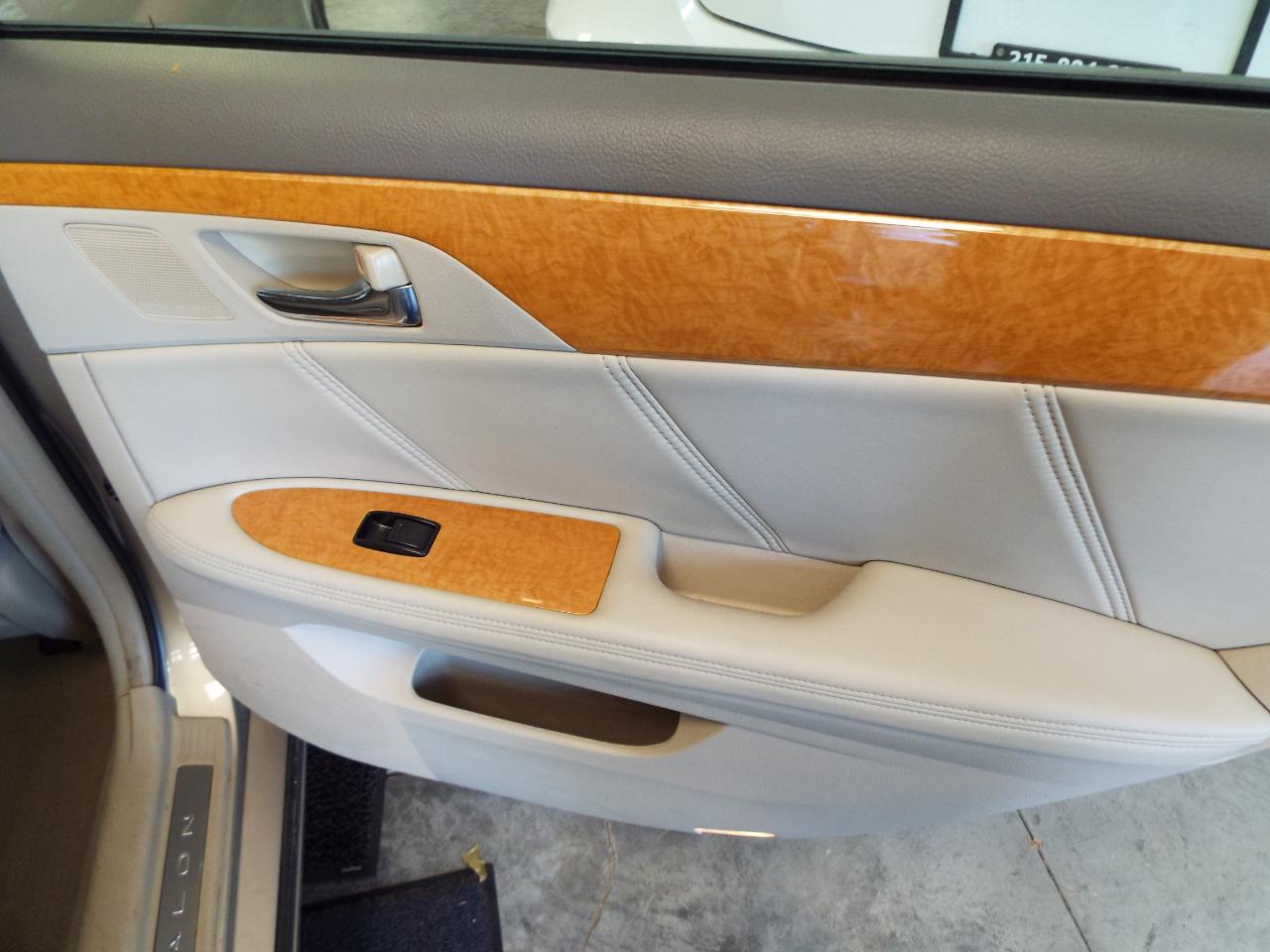 Toyota Avalon Limited 2006