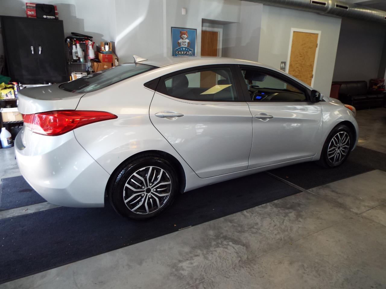 Hyundai Elantra GLS Auto 2012