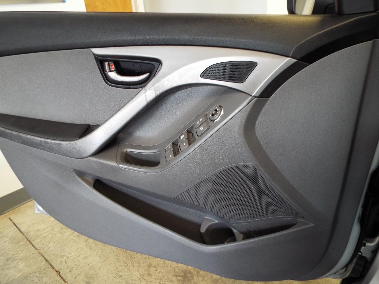 Hyundai Elantra GLS Auto 2012