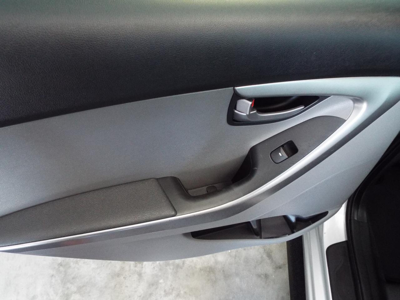 Hyundai Elantra GLS Auto 2012