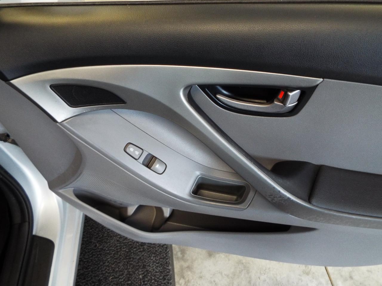 Hyundai Elantra GLS Auto 2012