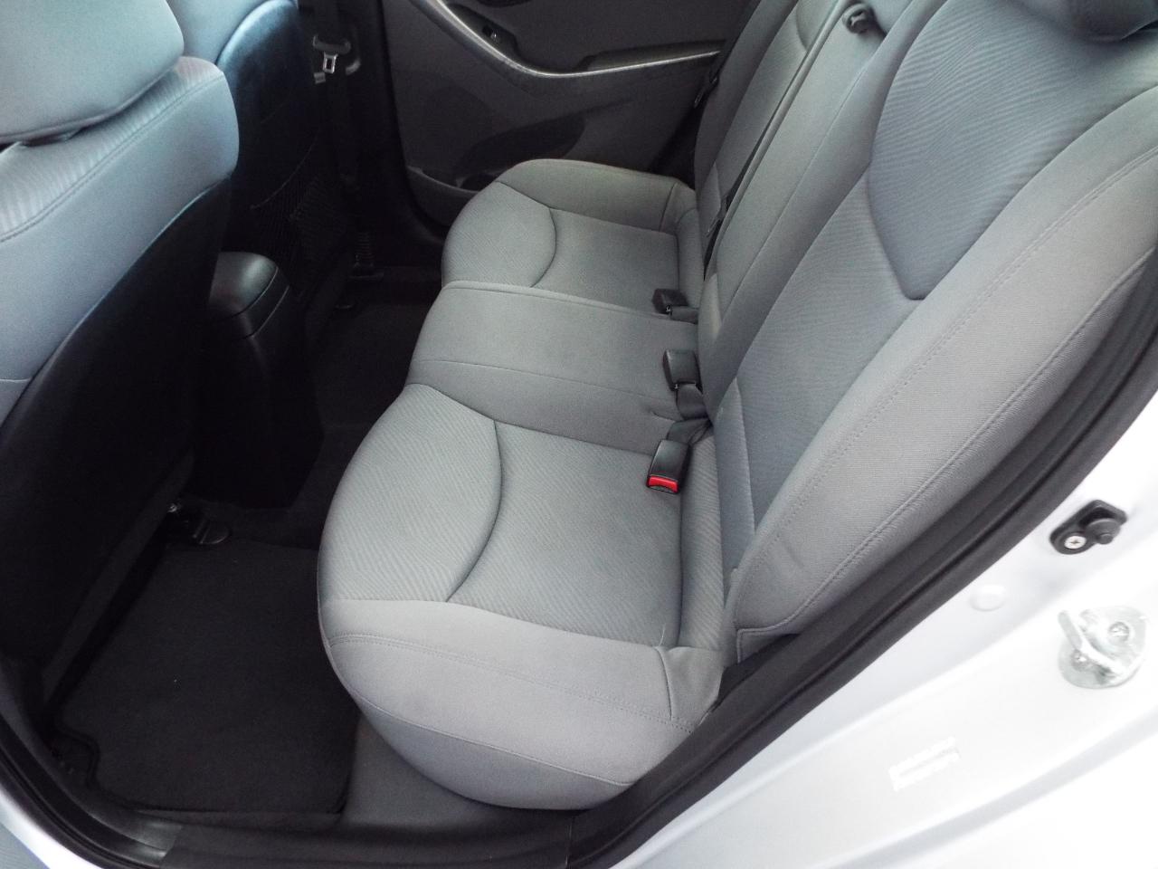 Hyundai Elantra GLS Auto 2012