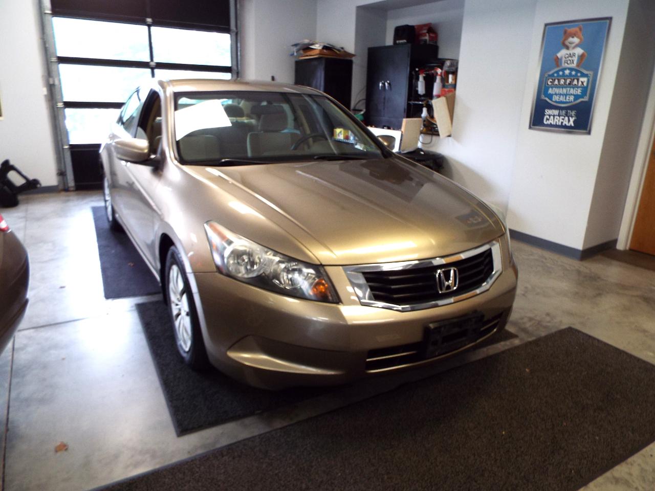 Honda Accord LX sedan AT 2010