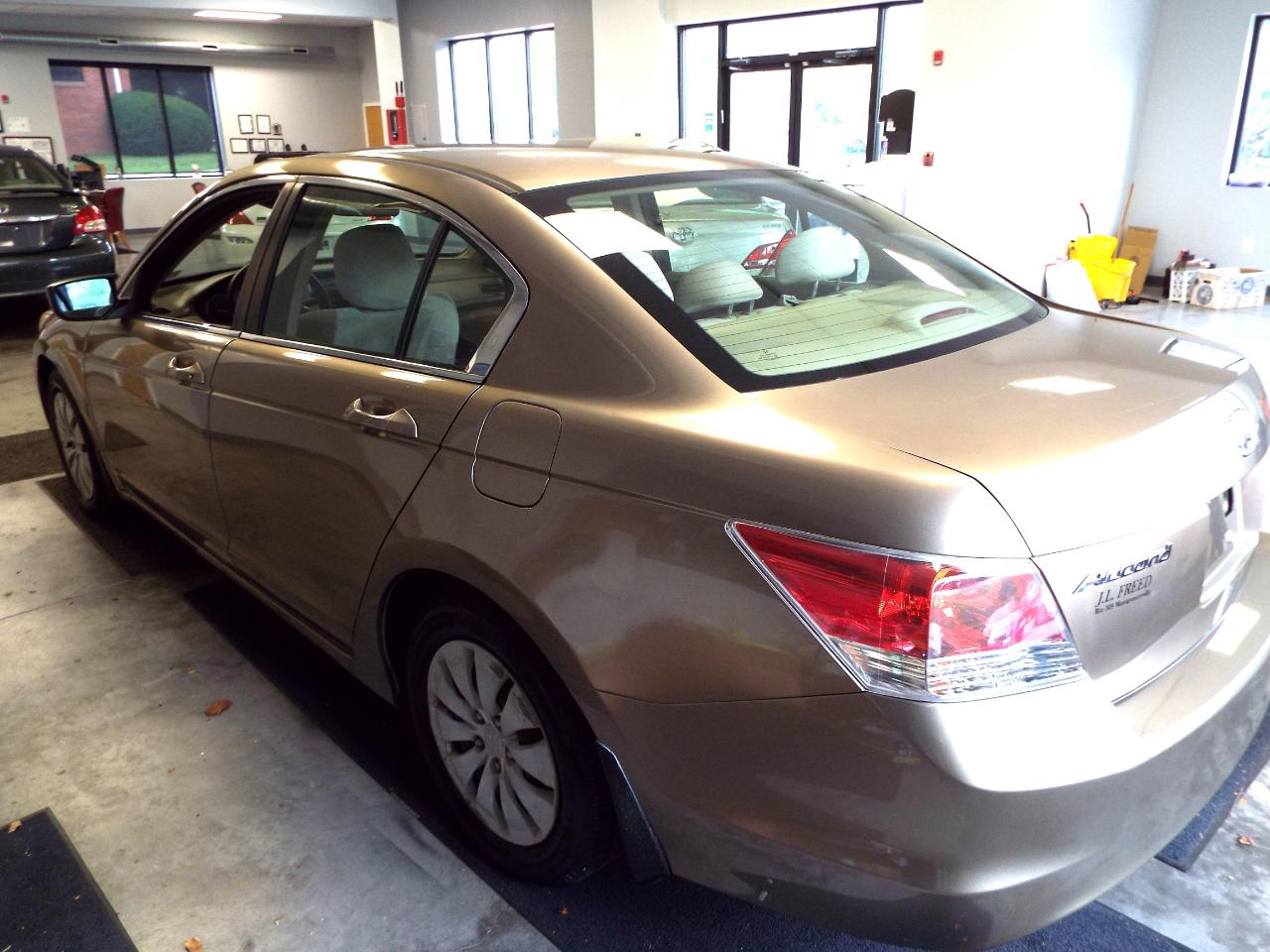 Honda Accord LX sedan AT 2010