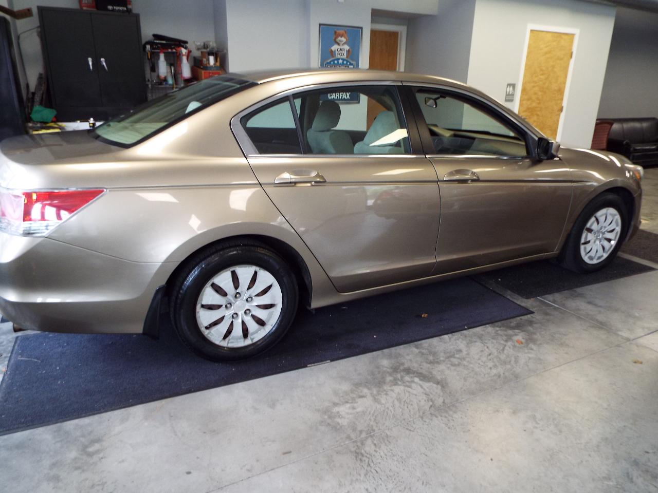 Honda Accord LX sedan AT 2010
