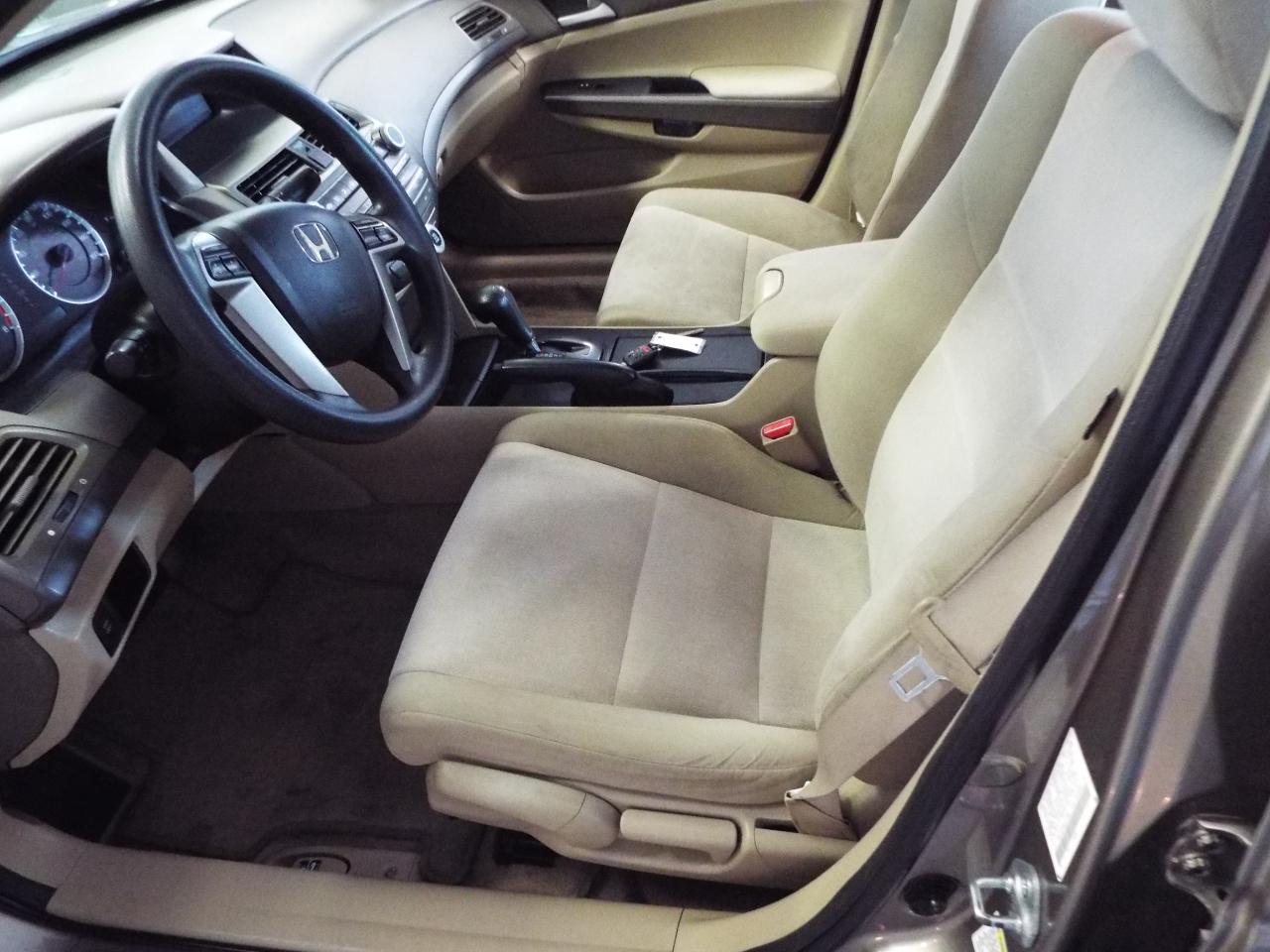 Honda Accord LX sedan AT 2010