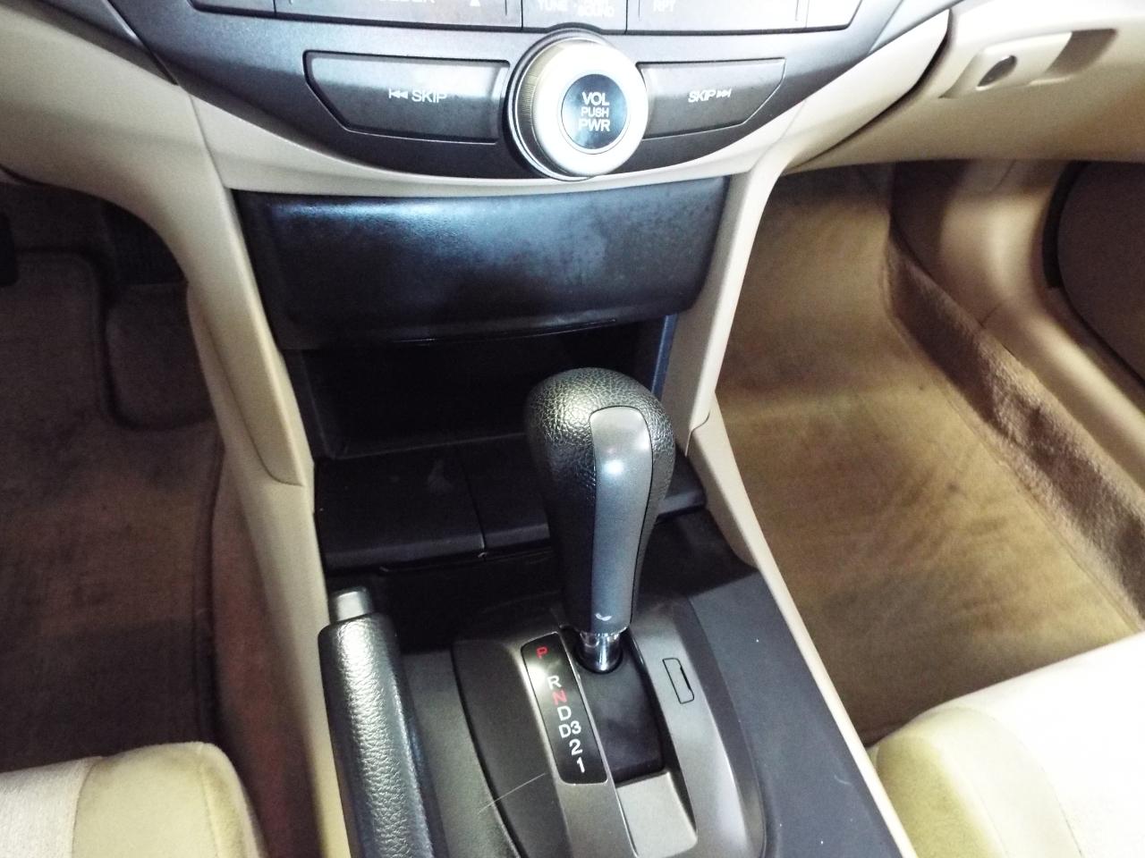 Honda Accord LX sedan AT 2010