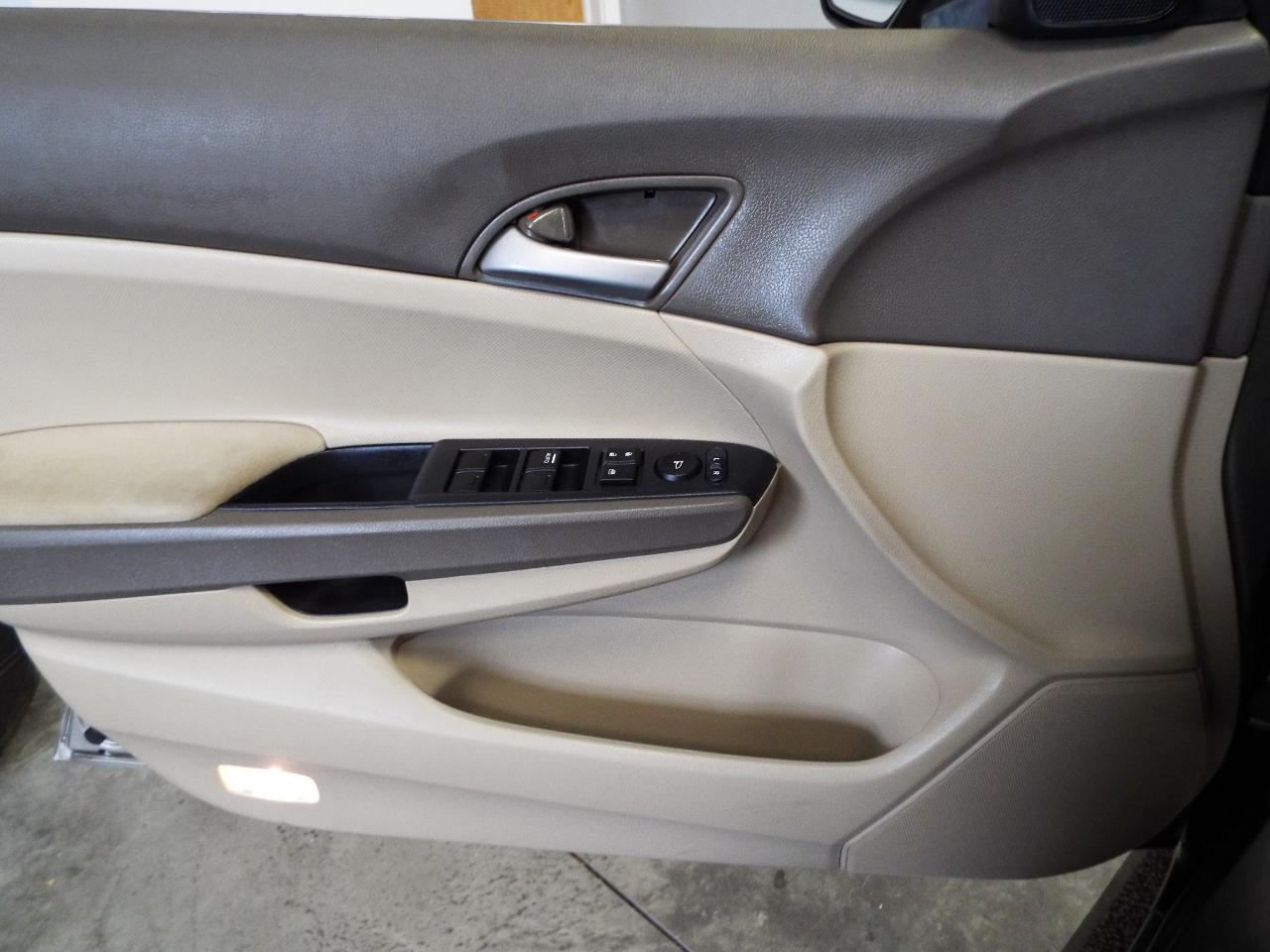 Honda Accord LX sedan AT 2010