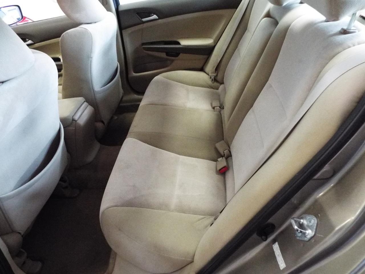 Honda Accord LX sedan AT 2010