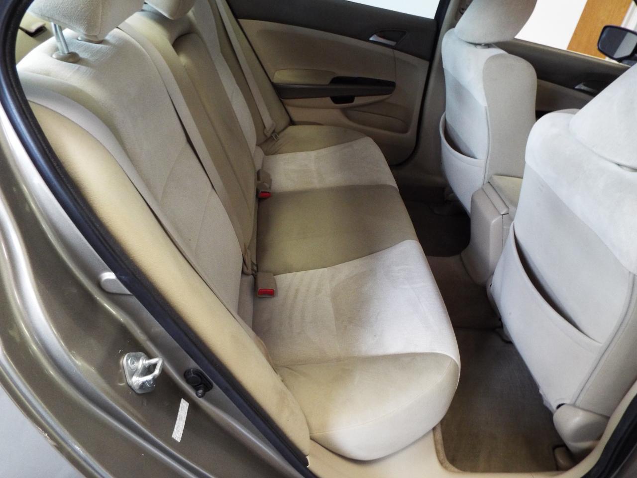 Honda Accord LX sedan AT 2010