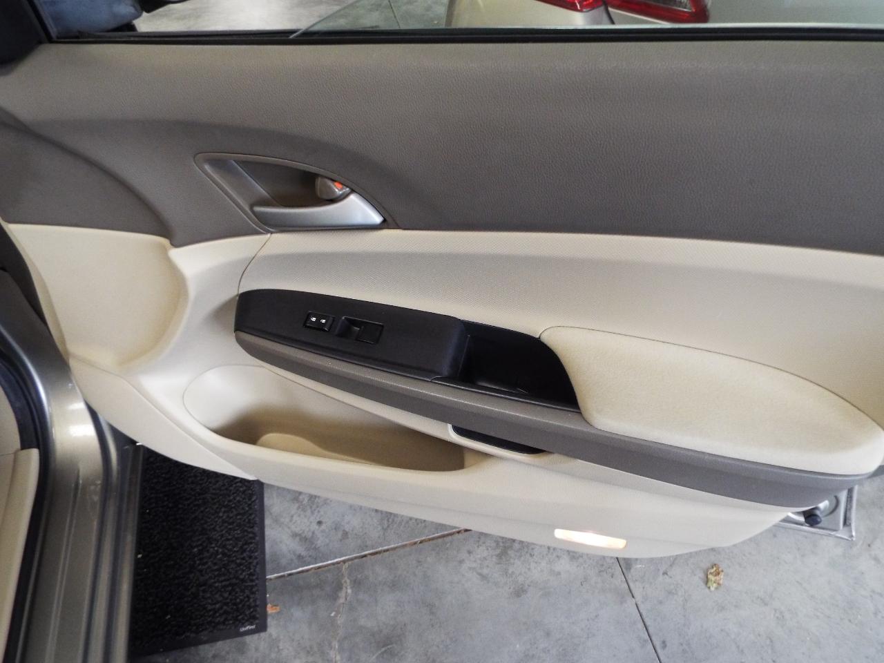 Honda Accord LX sedan AT 2010