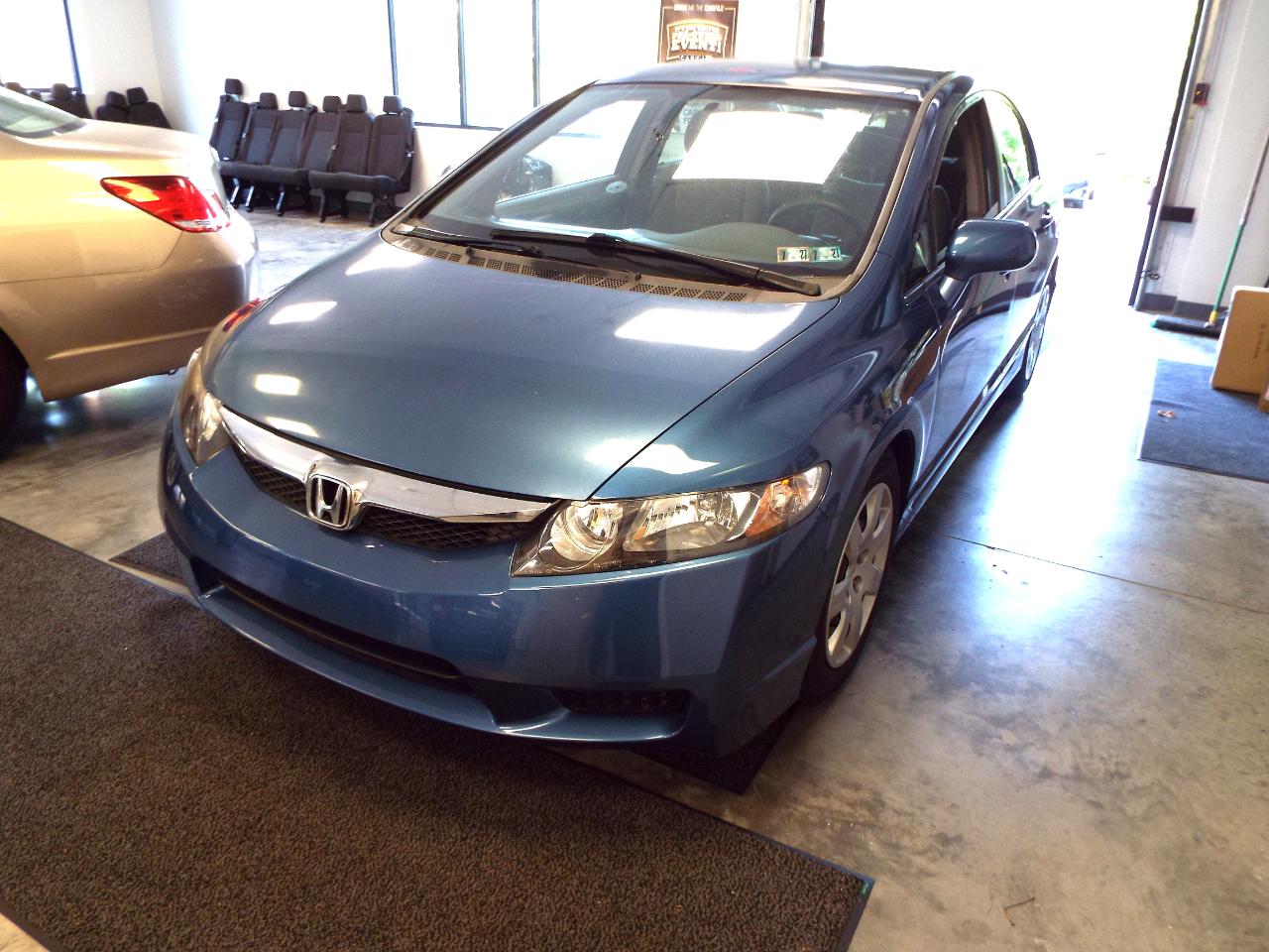 Toyota Camry LE 5-Spd AT 2009